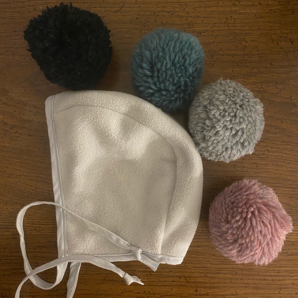 Winter Bonnet + 4 Poms